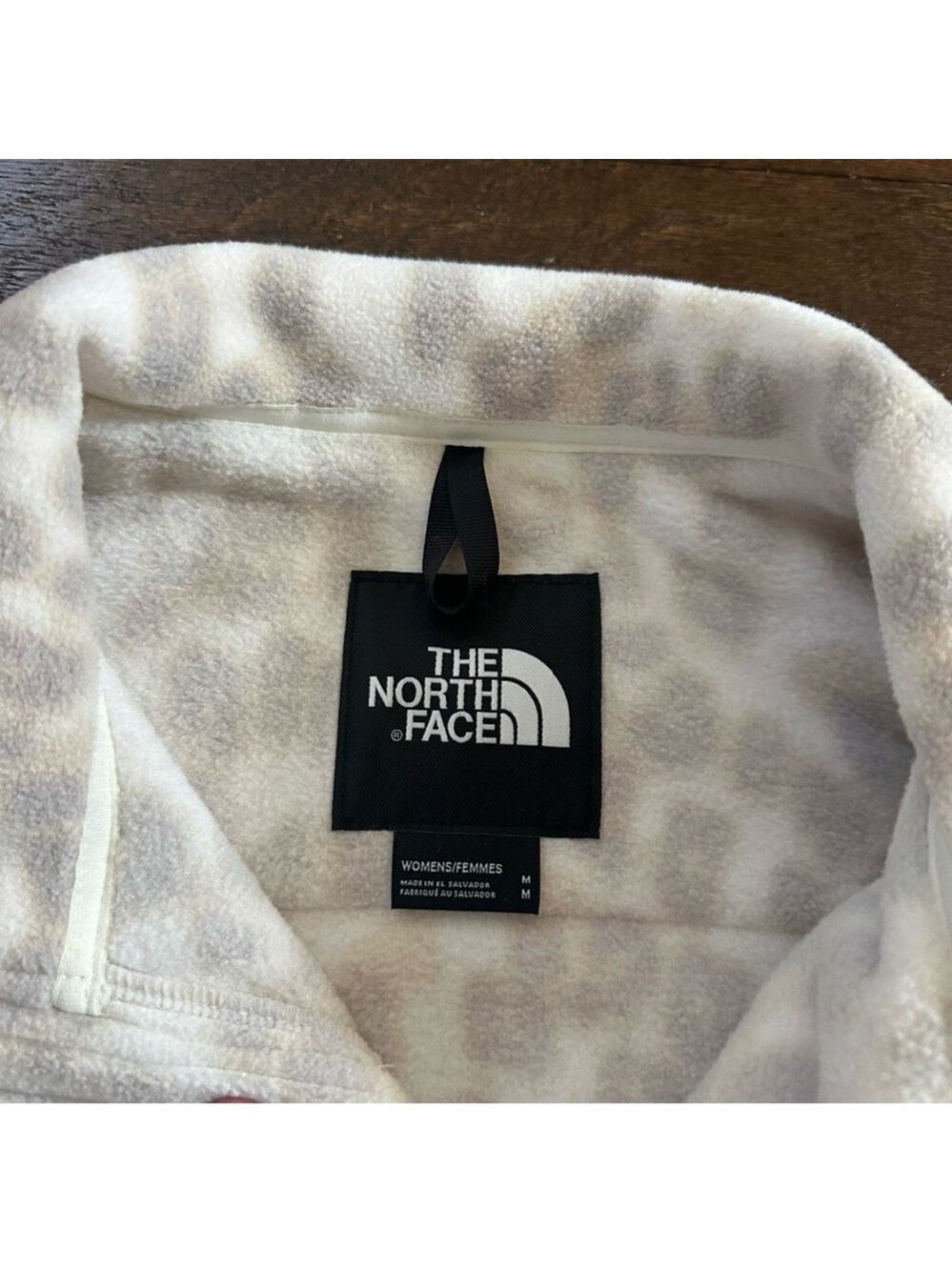 The North Face Leopard Print Denali jacket-size Medium-like new - Picture 6 of 7